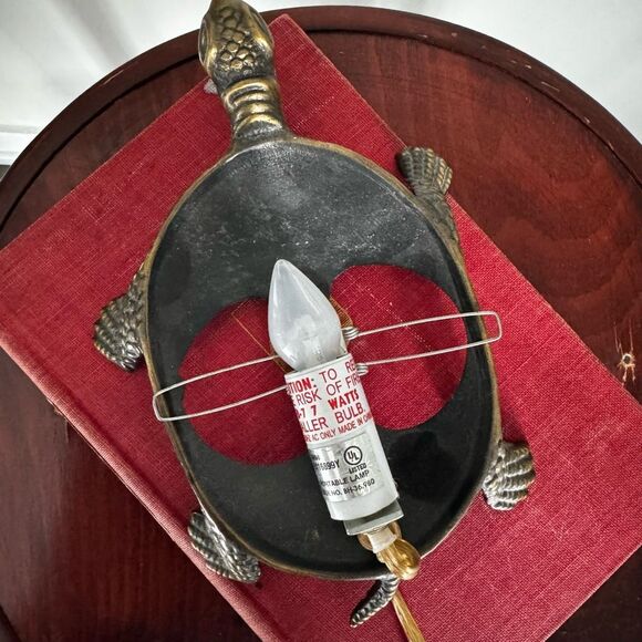 Vintage “Tiffany Style” Green Stained Glass And Bronze Turtle Table Lamp - Picture 9 of 15